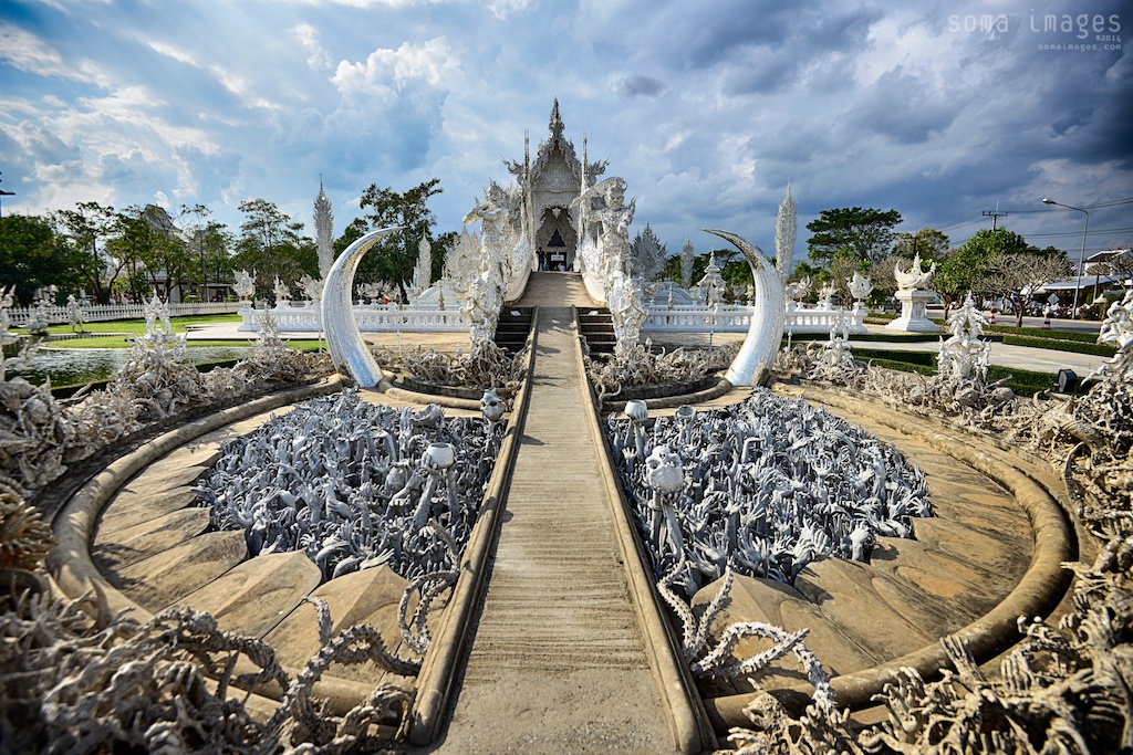 5-Looking-into-the-White-Temple.jpg
