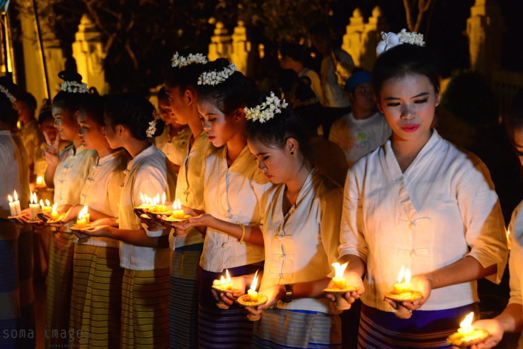Candle bearers, Loy Krathong 2014 Chiang Mai, Thailand