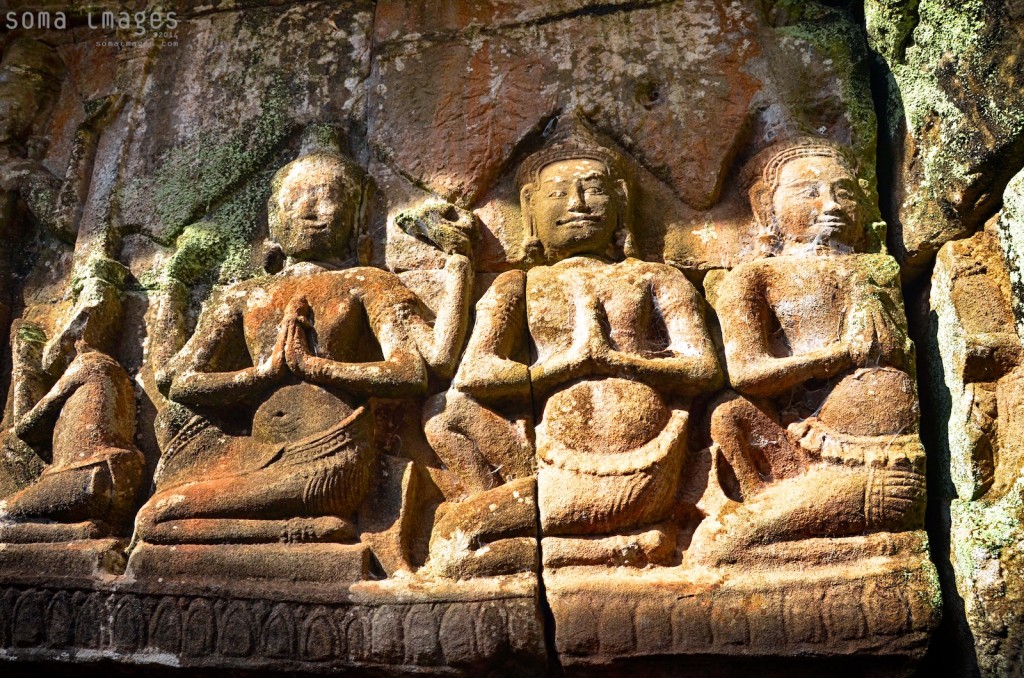 Bas-relief carvings, Angkor Wat, Cambodia, huge smile